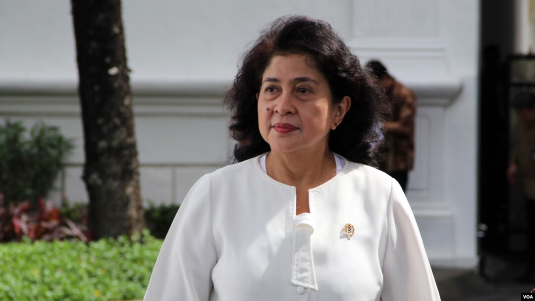 Menteri Kesehatan Nila F. Moeloek.