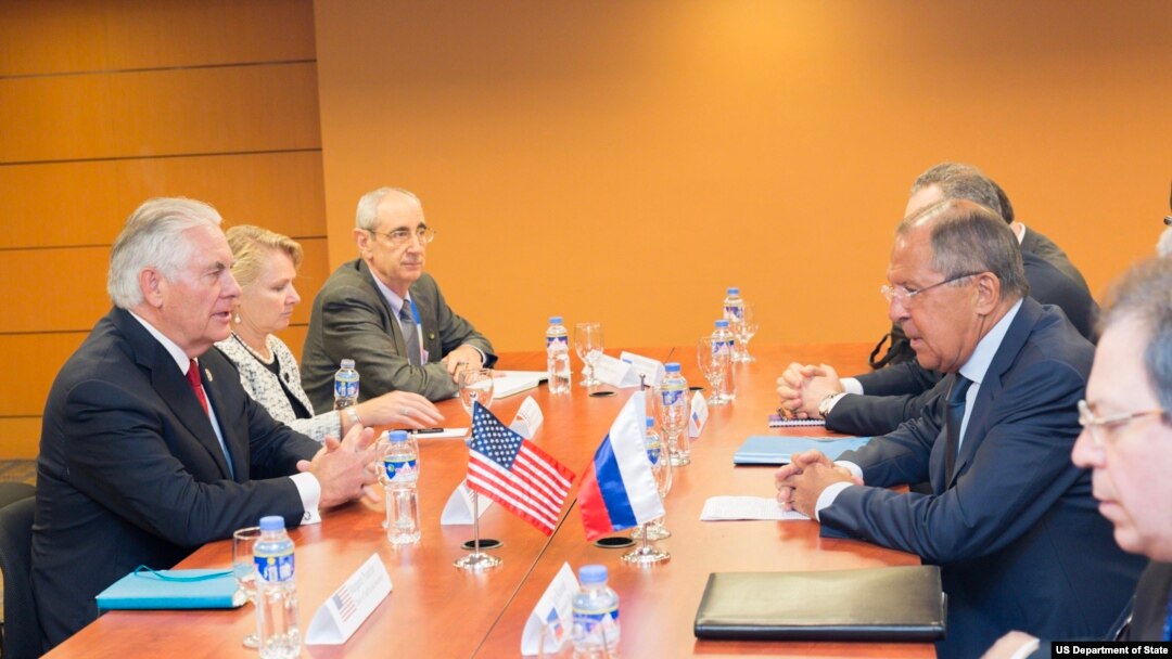 Menteri Luar Negeri Amerika Rex Tillerson mengadakan pertemuan dengan Menlu Rusia Sergei Lavrov di Manila, Filipina (7/8). 