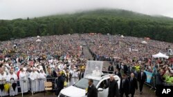Pope Francis arrives to celebrate Mass at the Marian shrine, in Sumuleu Ciuc, Romania, June 1, 2019.