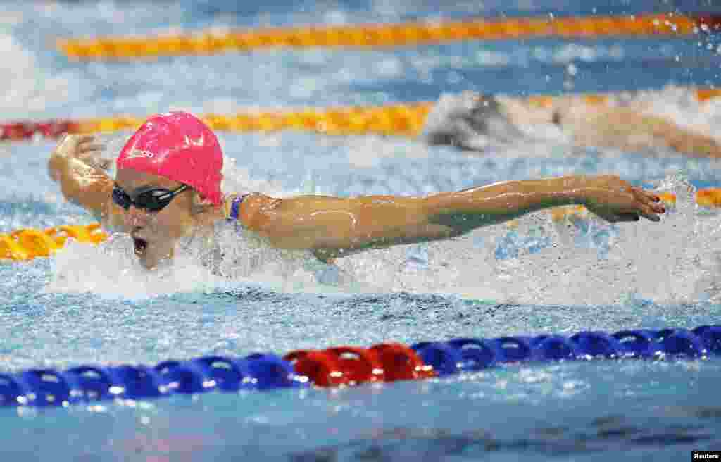 Mireia Belmonte of Spain swims to win the women&#39;s 200m butterfly event of the FINA Swimming World Cup at the Aquatic Center in Singapore. 