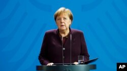 លោក​ស្រី Angela Merkel អធិការបតី​អាល្លឺម៉ង់ថ្លែង​ការណ៍​បន្ទាប់​ពី​មាន​ការ​បាញ់​ប្រហារ​នៅ​ភាគ​កណ្ដាល​នៃ​ប្រទេស​អាល្លឺម៉ង់ ក្នុង​ទីក្រុង Hanua កល​ពី​ថ្ងៃ​ទី​២០ កុម្ភៈ ២០២០។
