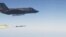 미 해군 F-35 전투기에서 AIM-120 'AMRAAM' 공대지 미사일을 발사했다. (자료사진)