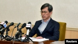 북한에 억류된 것으로 알려진 김국기 선교사가 북한 인민문화궁전에서 기자회견을 하고 있다.