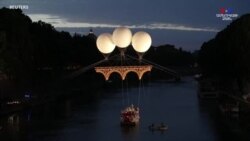 Ֆրանսիացի նկարիչ Օլիվիե Գրոսետետեն ստեղծել է «The Farnese Bridge» վերնագրով ինստալացիա