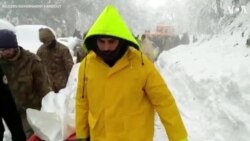 Rescuers Retrieve Bodies of Tourists Trapped in Snow on Pakistan Road