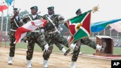 Défilé militaire à l'occasion de la célébration de l'indépendance du Burundi, le 1er juillet 2015 à Bujumbura (AP Photo/Berthier Mugiraneza).