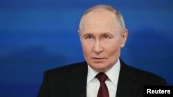 El presidente ruso, Vladimir Putin, habla durante su conferencia de prensa anual televisada de fin de año y su llamada telefónica celebrada en Moscú, Rusia, el 19 de diciembre de 2024.