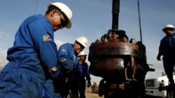 El número de estadounidenses que solicitaron seguro por desempleo la semana pasada bajó ligeramente.