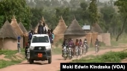 Des otages libérés sont transportés à Ngaoui, au Cameroun, le 6 juin 2018. (Moki Edwin Kindzeka / VOA)