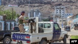 A fighter with Yemen's separatist Southern Transitional Council (STC) mans a gun in the back of a vehicle deploying in the southern city of Aden, April 26, 2020.