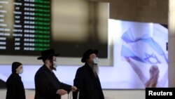 Suasana di terminal kedatangan bandara internasional Ben Gurion, di Lod dekat Tel Aviv, Israel, sebelum ditutup mulai Senin tengah malam hingga akhir Januari, untuk menghentikan penyebaran COVID-19 dan jenis virus korona baru, 25 Januari 2021.