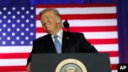 Presiden AS, Donald Trump, jeda saat berpidato terkait reformasi pajak di Gedung Farm Bureau di Indiana State Fairgrounds, 27 September 2017, di Indianapolis (foto: AP Photo/Alex Brandon)