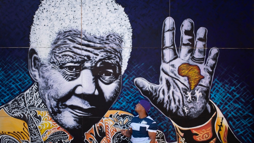 Mandela Memorabilia Goes to Auction