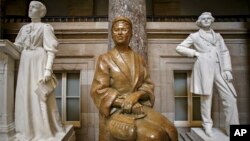 Patung aktivis HAM Rosa Parks di Capitol Hill, Washington, D.C., 1 Desember 2014.