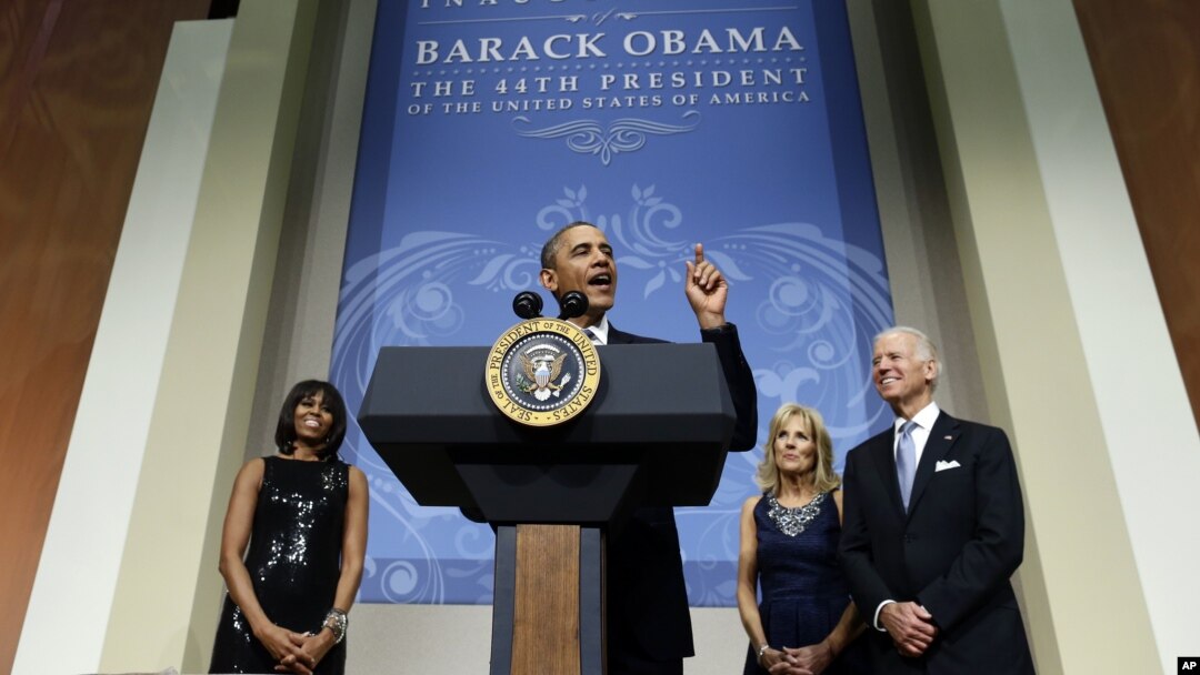 El presidente Obama se dirige a simpatizantes y donantes durante una recepción en el National Building Museum, en Washington.