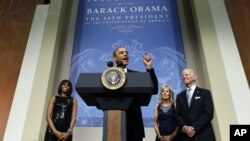 El presidente Obama se dirige a simpatizantes y donantes durante una recepción en el National Building Museum, en Washington.