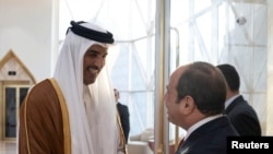 FILE: Qatar's Emir, Sheikh Tamim bin Hamed al-Thani shakes hands with Egypt's President Abdel Fattah al-Sisi in Doha, Qatar September 13, 2022. Qatar News Agency/Handout via REUTERS