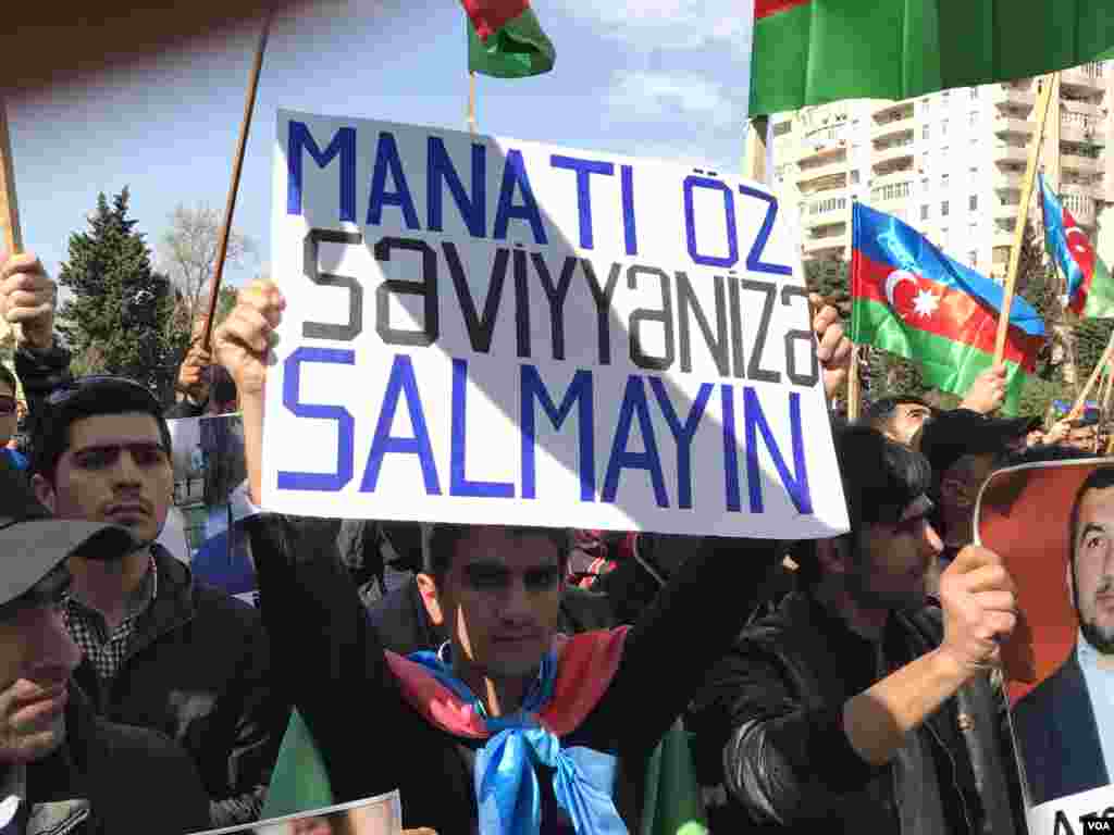 Milli Şura mitinq keçirib