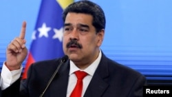 ARCHIVO - El presidente de Venezuela, Nicolás Maduro, habla durante una conferencia de prensa en Caracas el 8 de diciembre de 2020.