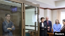 Обвиненный Россией в шпионаже журналист WSJ Эван Гершкович в зале суда