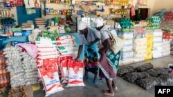 Mitengo yezvnhu zvakawanda, kusanganisira upfu, inonzi yakwira muzvitoro zvakawanda. 