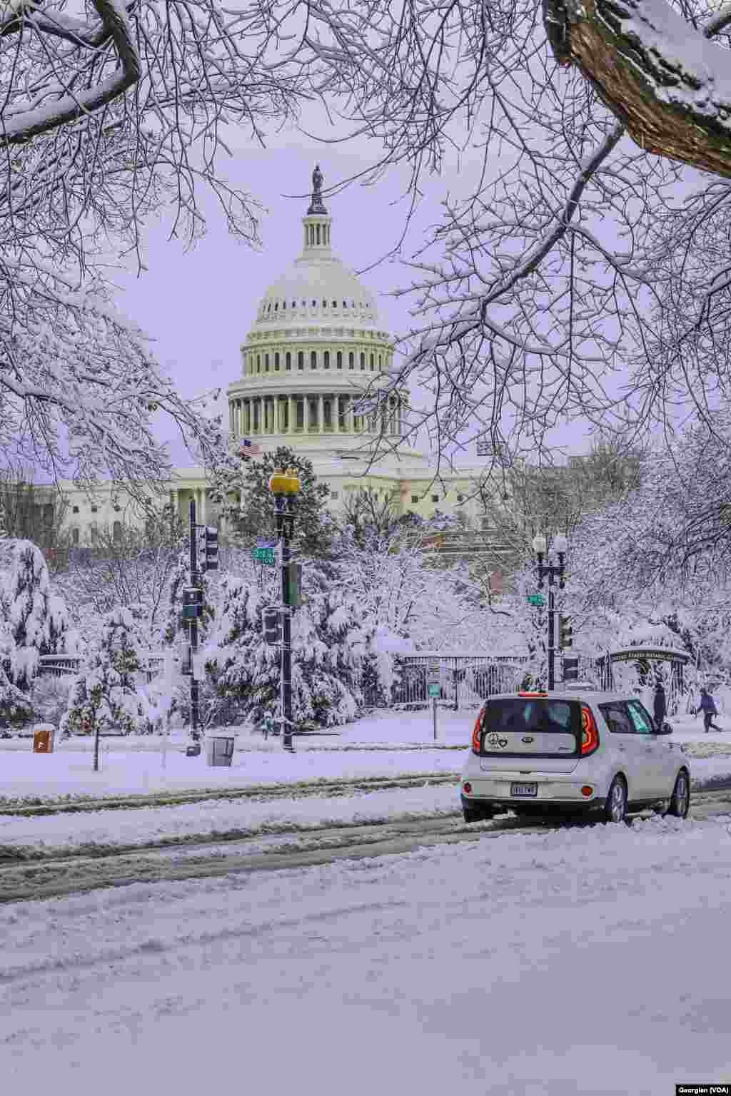 Snow in Washington D.C. - Jan 3.2022/ U.S. Capitol