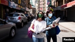 Abanye babahamba befundisa uzulu ngegcikwane le coronavirus edolobheni le New York.