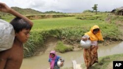 U.N. estimates indicate nearly one million ethnic Rohingya Muslims live in Burma's Rakhine State. A 1982 Burmese law denied Rohingyas citizenship, forcing the flight of many, like these stateless refugees in Cox's Bazar, Bangladesh, Aug. 2011 (file photo)