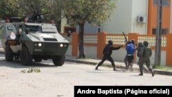 Une intervention policière dans la capitale du Mozambique, le 9 octobre 2015.