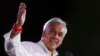 ARCHIVO - El expresidente chileno (2010-2014) y candidato del partido Chile Vamos, Sebastián Piñera, pronuncia un discurso durante un mitin en Santiago el 30 de octubre de 2017.