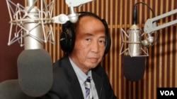 Mam Sonando, the owner of Beehive Radio, is the guest on 'Hello VOA' in live Voice of America studio in Washington, D.C on Monday May 27, 2013. The operator of one of only seven stations that carry VOA Khmer content said the ban proved both the popularity and necessity of foreign programming.