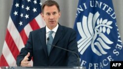 Menteri Luar Negeri Inggris Jeremy Hunt berbicara dalam sebuah forum di "US Institute of Peace" di Washington, DC, hari Selasa (21/8).