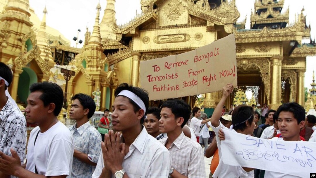 Rakhine ethnic people pray at Shwedagon pagoda June 9, 2012, in Rangoon, Burma.