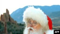 Kutia postare e Krishlindjeve, mbushur me listat e fëmijëve