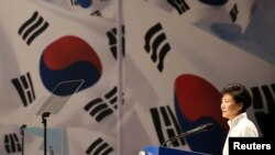 박근혜 한국 대통령이 15일 서울에서 열린 제 69주년 광복절 기념식에서 경축사를 하고 있다.