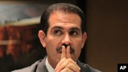 Guillermo Padrés asegura que no estaba huyendo y que nunca salió del país.