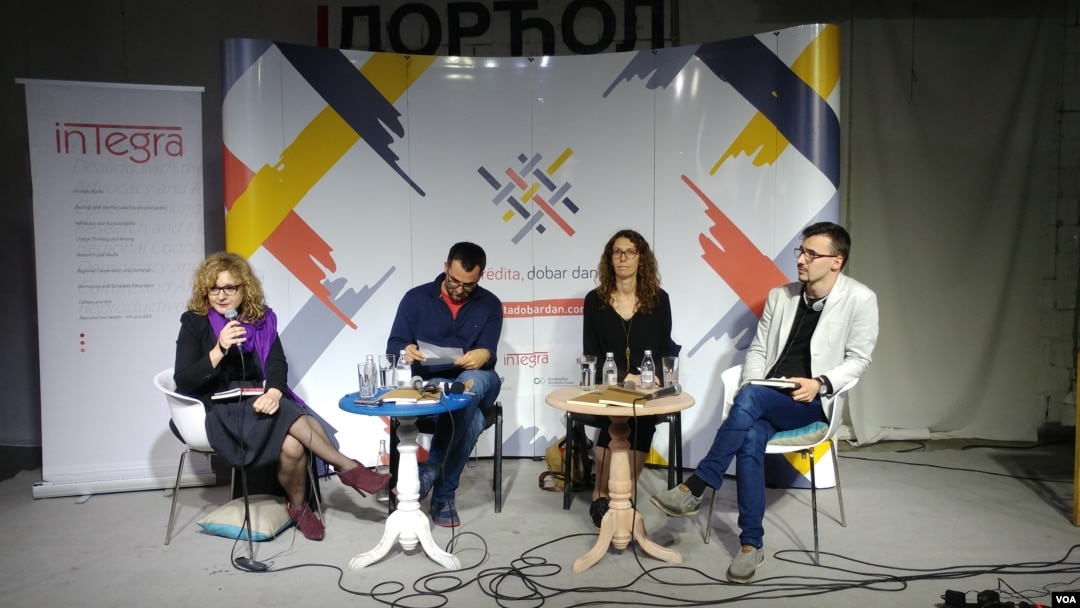 Promocija knjige "Istorija Kosova u školskim udžbenicima Kosova, Albanije, Srbije, Crne Gore i Makedonije" kosovskog autora Škeljzena Gašija, u sklopu poslednjeg dana festivala kosovske kulture u Beogradu "Mirdita, dobar dan". u Dorćol placu u Beogradu, 1. juna 2019.