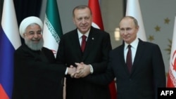 Les présidents iranien Hassan Rohani, turc Recep Tayyip Erdogan et russe Vladimir Poutine à Ankara, le 4 avril 2018.