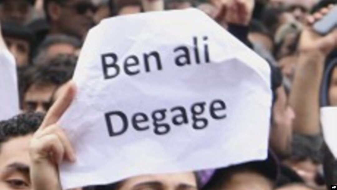 Madaxweynaha Tunisia oo Dalka ka Baxsaday