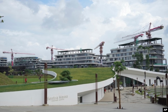 Pembangunan gedung di ibu kota Nusantara (IKN), Kalimantan, 17 Agustus 2024. (Achmad Ibrahim/AP)