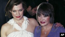 Aktrisa Milla Yovoviç və anası Qalina Yovoviç