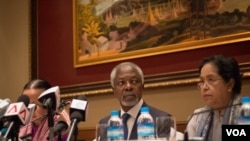 Former UN Chief Kofi Annan (M), Chair of Rakhine State Advisory Commission, seen here during a press conference in Yangon. Aug. 24, 2017