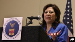 La secretaria de Trabajo, Hilda Solís ha firmado acuerdos laborales con varios países de Latinoamérica, para proveer información a los migrantes.