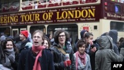 Британские студенты протестуют у здания парламента