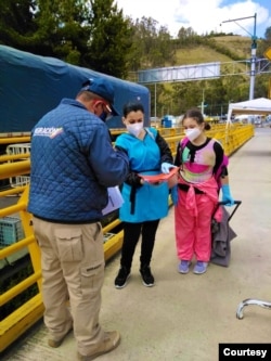 Hasta ahora solo mediante un corredor humanitario los ciudadanos de los dos países que se quedaron varados por el cierre de la frontera, pueden retornar a sus hogares. [Foto Migración Colombia]