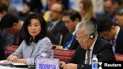 Menteri Perdagangan Enggartiasto Lukita menghadiri pertemuan menteri perdagangan APEC di Hanoi, 20 Mei 2017.