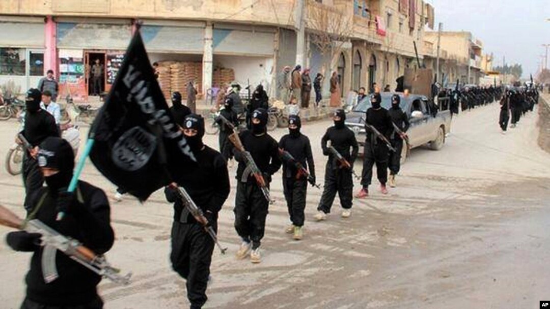 Militan dari kelompok ekstremis Islam Suriah dan Irak (ISIS) merebut lebih banyak wilayah di Irak utara hari Kamis 7/8 (foto: dok).