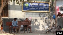 A sign on the wall showing the Friendship of Khmer Kampuchea Krom Association in Samakki Raingsey temple in Phnom Penh, Cambodia, February 5, 2015. (Nov Povleakhena/VOA Khmer)