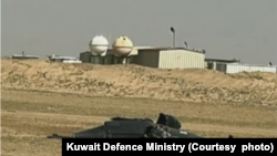 تصویر منتشر شده توسط وزارت دفاع کویت بقایای یک پهپاد رهگیری‌شده جمهوری اسلامی را در خاک این کشور نشان می‌دهد.