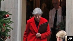 Britain's Prime Minister Theresa May leaves 10 Downing Street to make a statement in Parliament in London, Dec. 3, 2018.